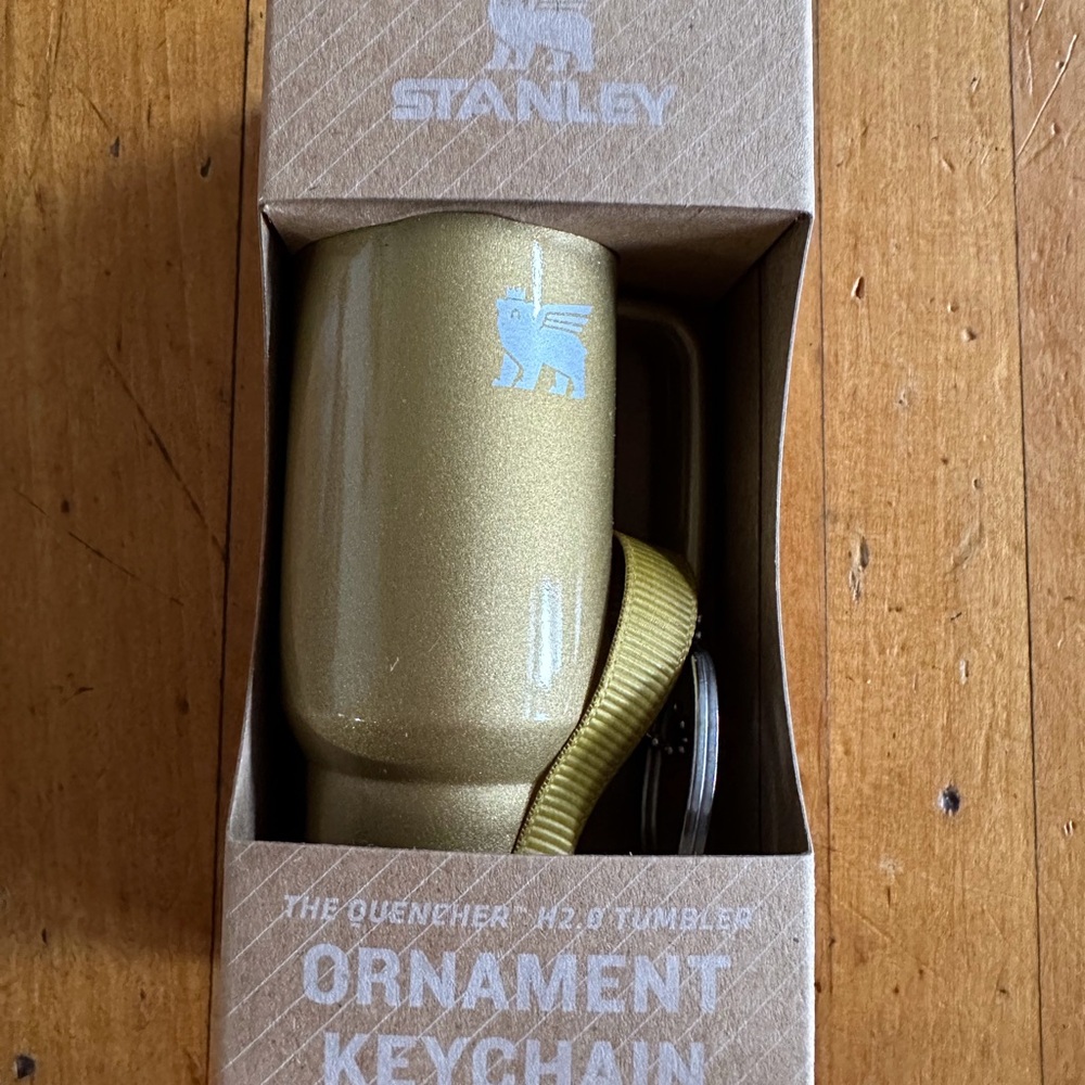 Stanley gold ornamnt chain